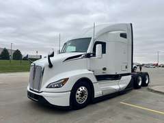 2027 Kenworth T680 photo 2