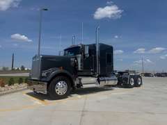 2027 Kenworth W900L photo 2