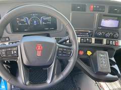 2027 Kenworth T880 photo 3