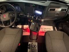 2027 Kenworth T880 photo 2