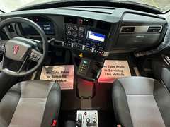2027 Kenworth T880S photo 2