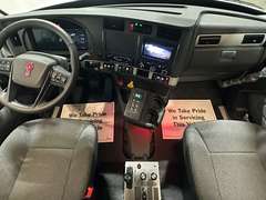 2027 Kenworth T880 photo 2