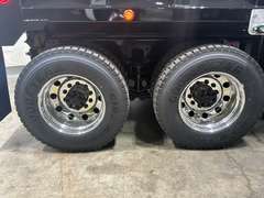 2027 Kenworth T880 photo 3