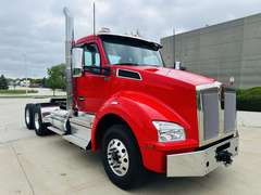 2027 Kenworth T880 photo 1