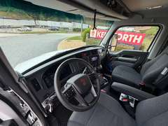 2027 Kenworth T880 photo 3