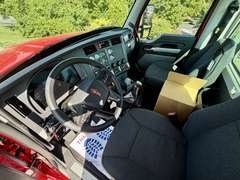 2027 Kenworth T880 photo 3