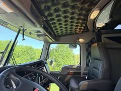 2027 Kenworth W900L photo 3