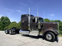 2027 Kenworth W900L photo 1