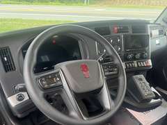2027 Kenworth T880S photo 3