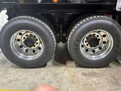 2027 Kenworth T880 photo 3