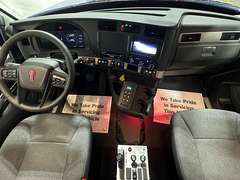 2027 Kenworth T880 photo 3