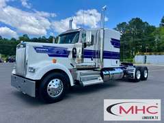 2027 Kenworth W900L photo 3