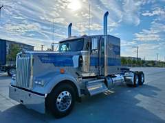 2027 Kenworth W900L photo 2