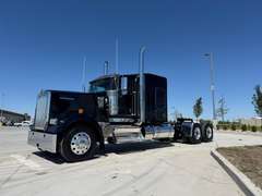 2027 Kenworth W900L photo 2