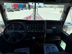 2027 Kenworth W900L photo 2