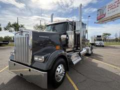 2027 Kenworth W900L photo 2