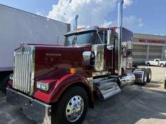 2027 Kenworth W900L photo 2