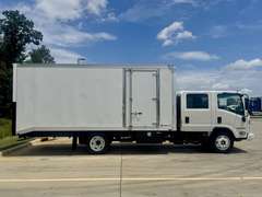 2027 Isuzu NPR-HD photo 9