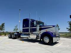2027 Kenworth W900L photo 1