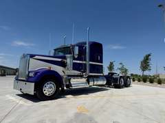 2027 Kenworth W900L photo 2