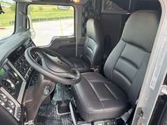 2027 Kenworth W900L photo 3