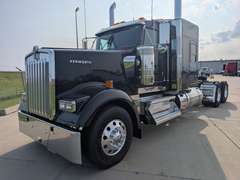2027 Kenworth W900L photo 2