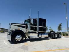2027 Kenworth W900L photo 2