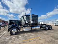 2027 Kenworth W900L photo 2