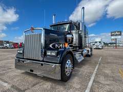 2027 Kenworth W900L photo 3