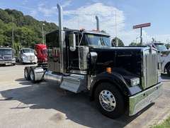 2027 Kenworth W900L photo 2