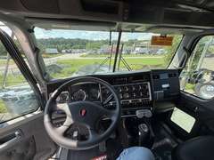2027 Kenworth W900L photo 3