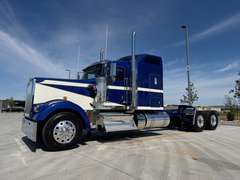 2027 Kenworth W900L photo 2