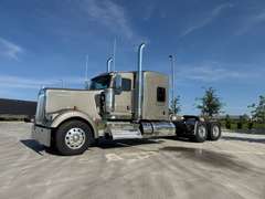 2027 Kenworth W900L photo 2