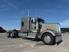 2027 Kenworth W900L photo 1
