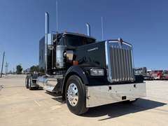 2027 Kenworth W900L photo 1