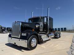 2027 Kenworth W900L photo 2