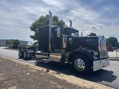 2027 Kenworth W900L photo 1