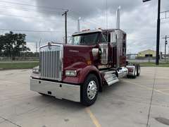2027 Kenworth W900L photo 2