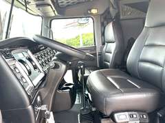 2027 Kenworth W900L photo 3