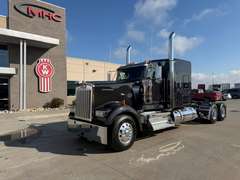 2027 Kenworth W900L photo 2