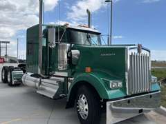 2027 Kenworth W900L photo 1