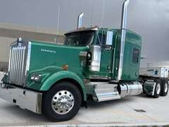 2027 Kenworth W900L photo 2