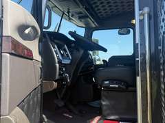 2027 Kenworth W900L photo 3
