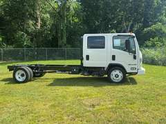2027 Isuzu NPR-HD photo 8