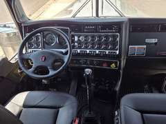 2027 Kenworth W900L photo 3