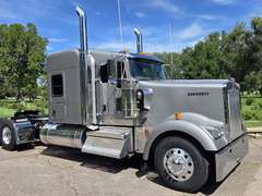 2027 Kenworth W900L photo 1
