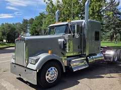 2027 Kenworth W900L photo 2