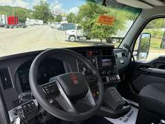 2027 Kenworth T880 photo 3