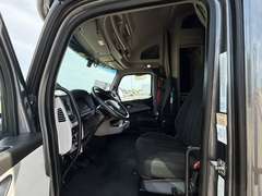 2023 Peterbilt 579 photo 10