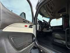 2023 Peterbilt 579 photo 3